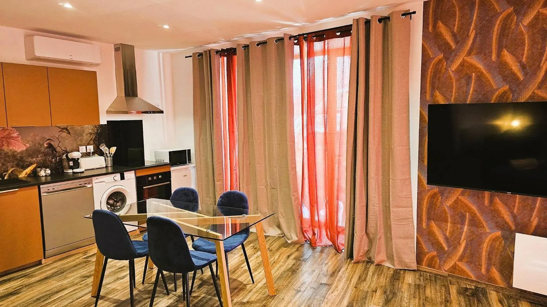Mitrons - Apt B Saint-Affrique 0*,